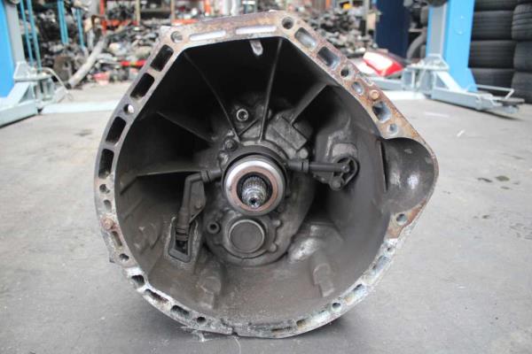 BOITE A VITESSE MERCEDES VITO 111CDI - Vue 2